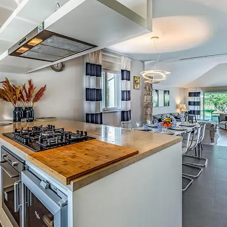 Luxury Lara With Private Pool Banjole