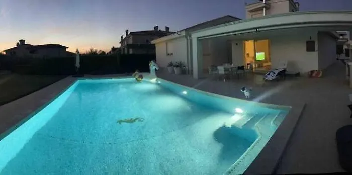 Luxury Lara With Private Pool 빌라 반졸레